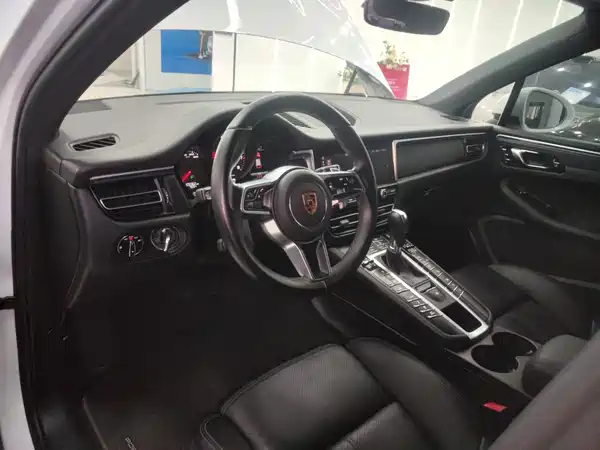 Porsche Macan 2021