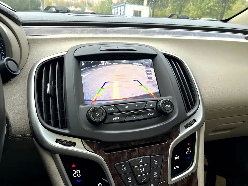 Buick LaCrosse 2015 — фото 23
