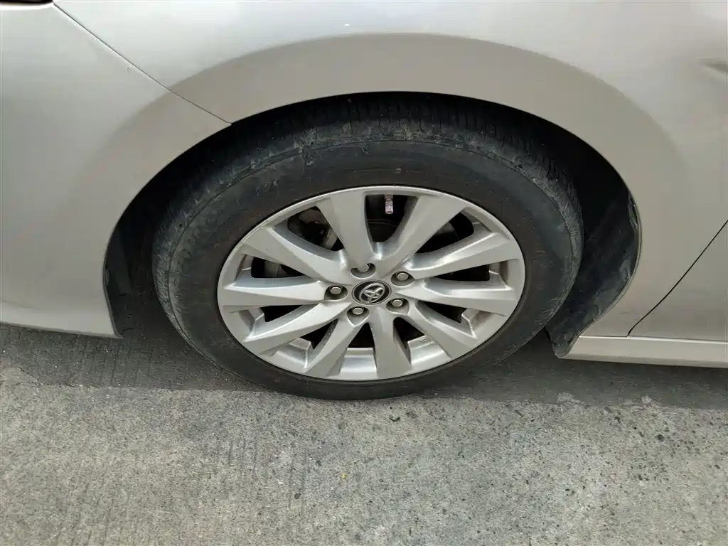 Toyota Camry 2018 — фото 23