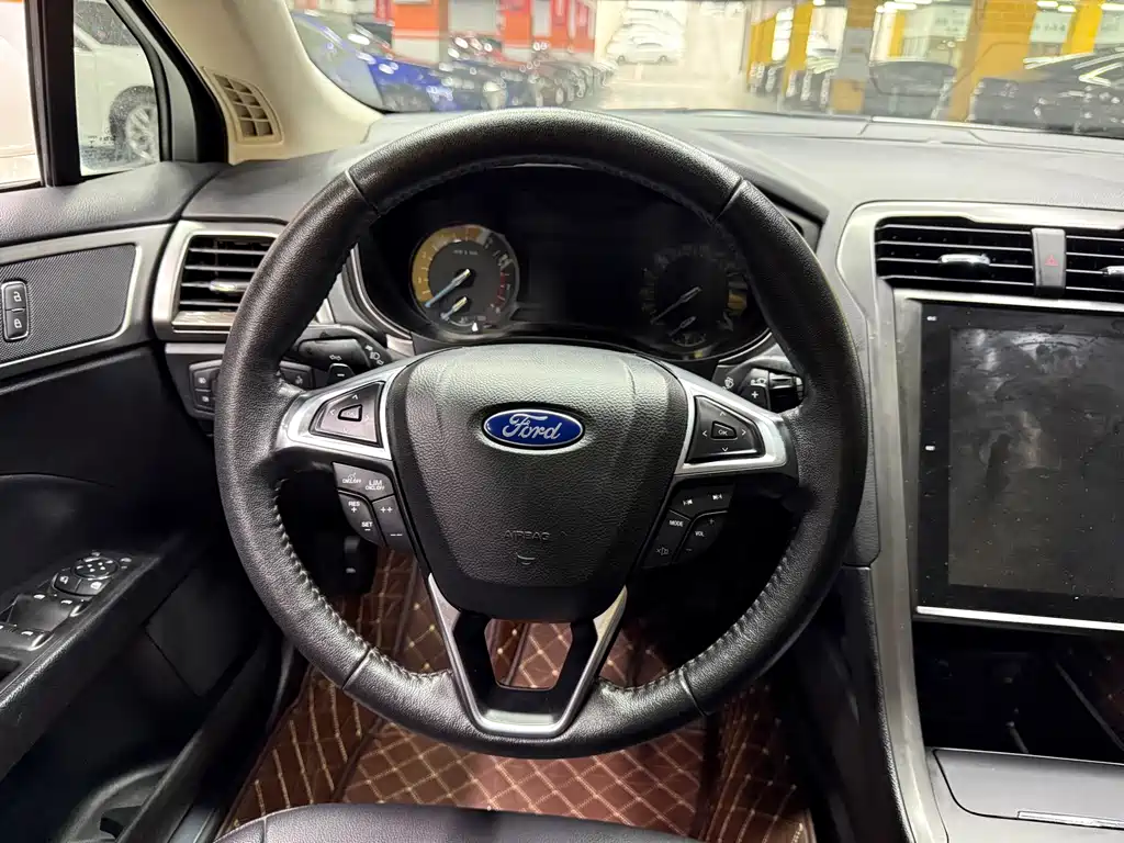 Ford Mondeo 2019 — фото 15