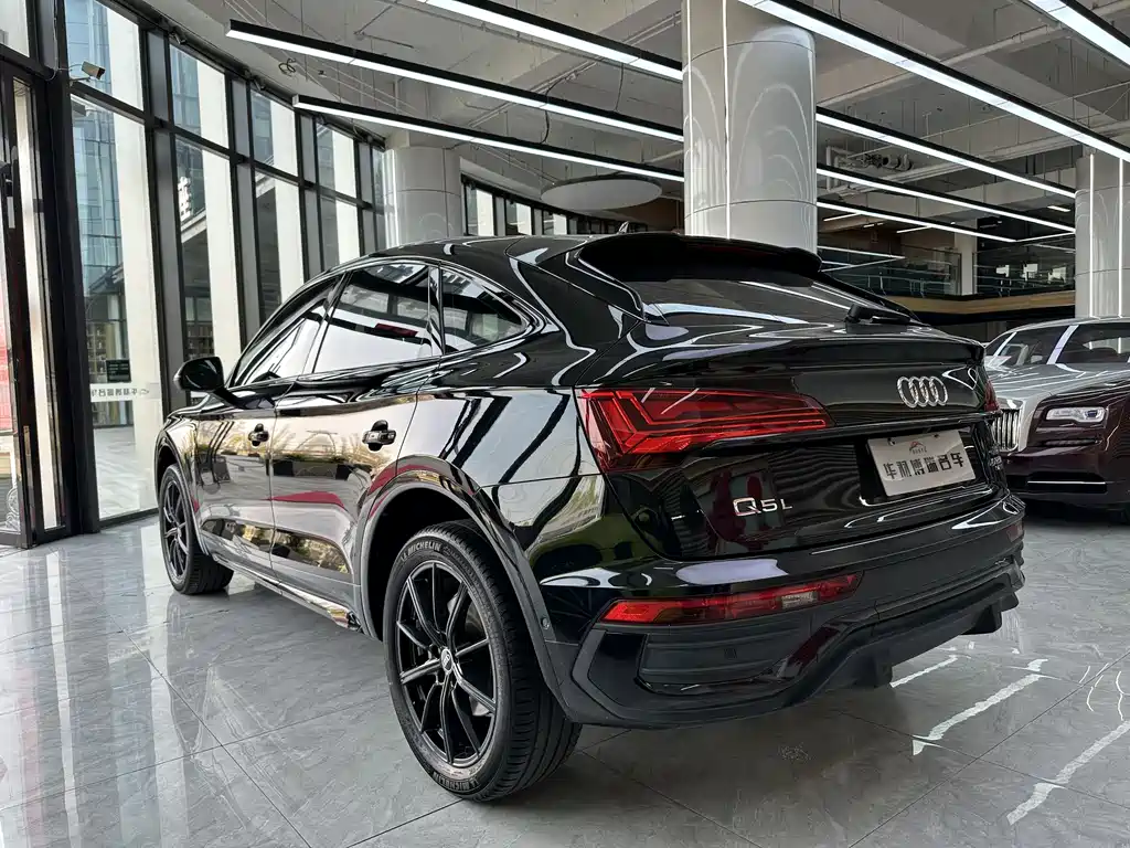Audi Q5L Sportback 2022 — фото 21
