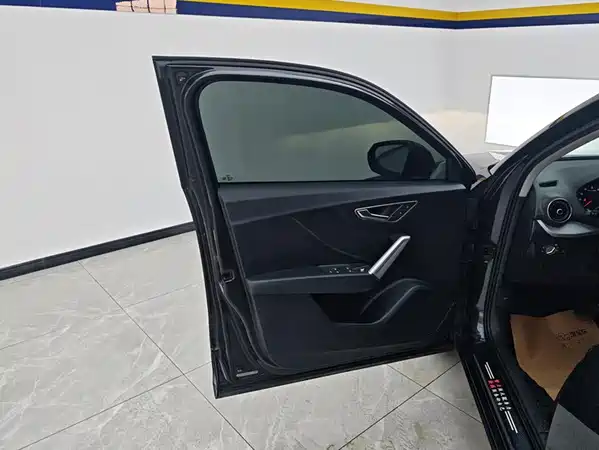 Audi Q2L 2021