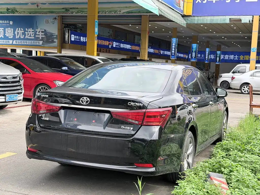 Toyota Crown 2015 — фото 11