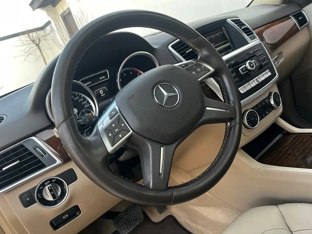 Mercedes-Benz M-Class 2016 — фото 10