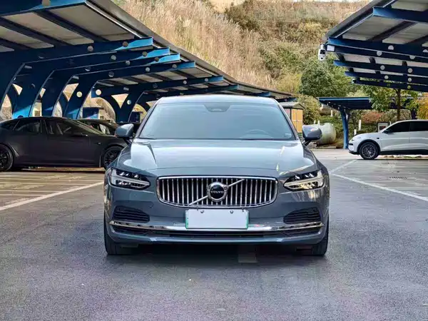 Volvo S90 Plug-In Hybrid 2022