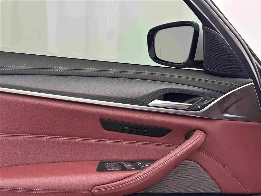BMW 5 Series New Energy 2021 — фото 14