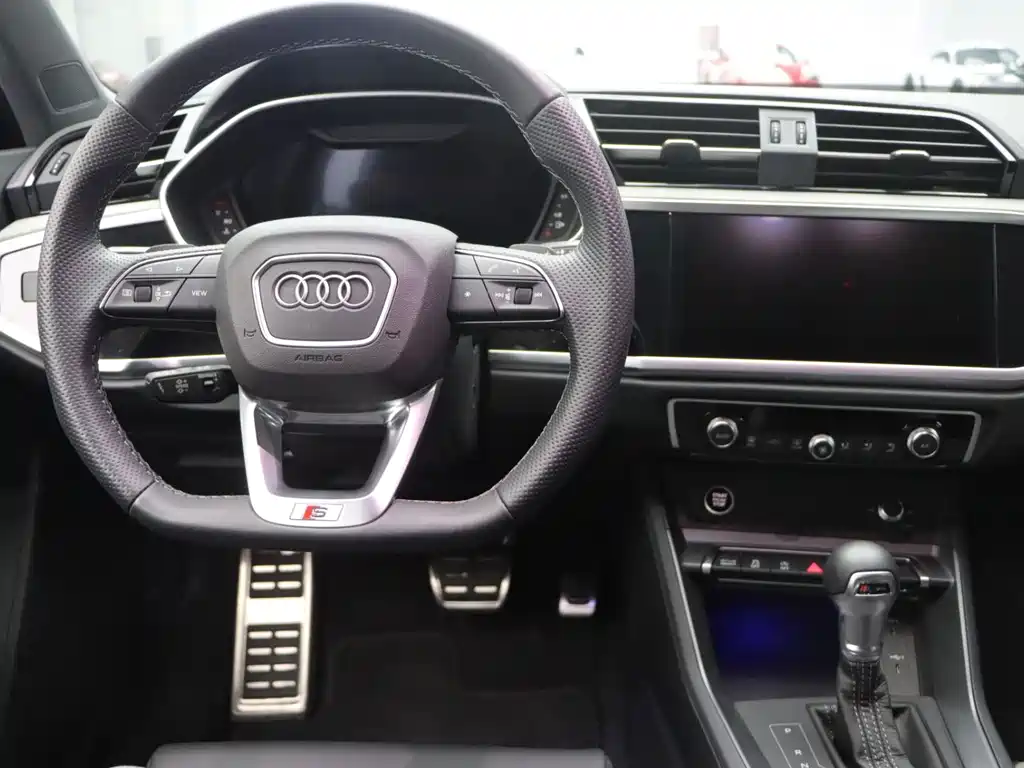 Audi Q3 Sportback 2026 — фото 11
