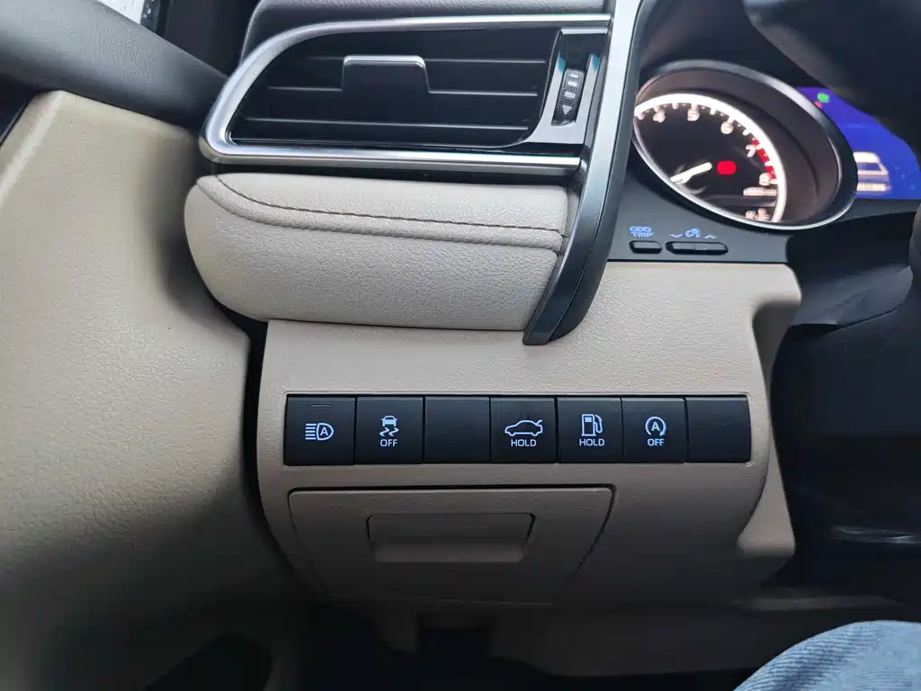 Toyota Camry 2020 — фото 14