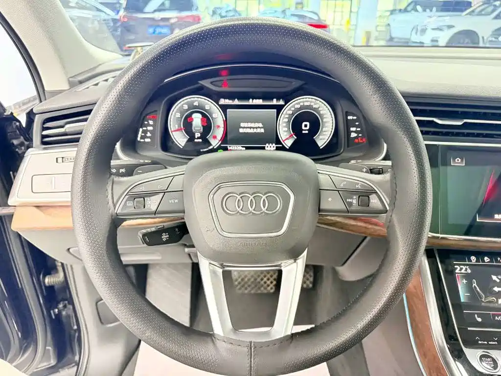 Audi Q7 2021 — фото 10