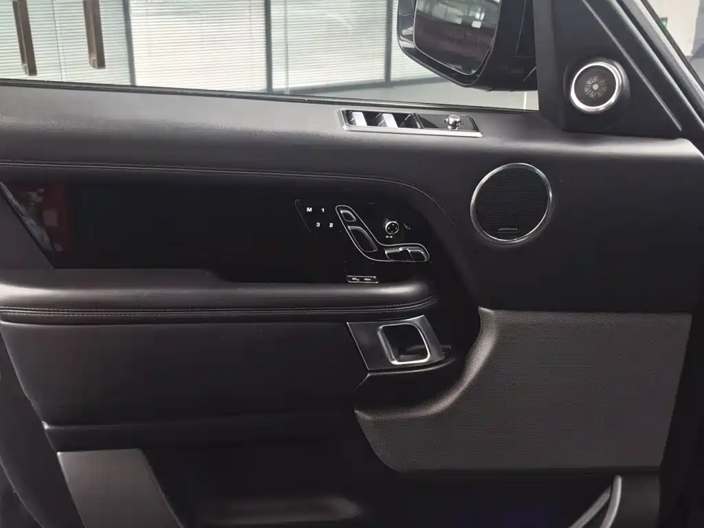 Land Rover Range Rover 2019 — фото 12