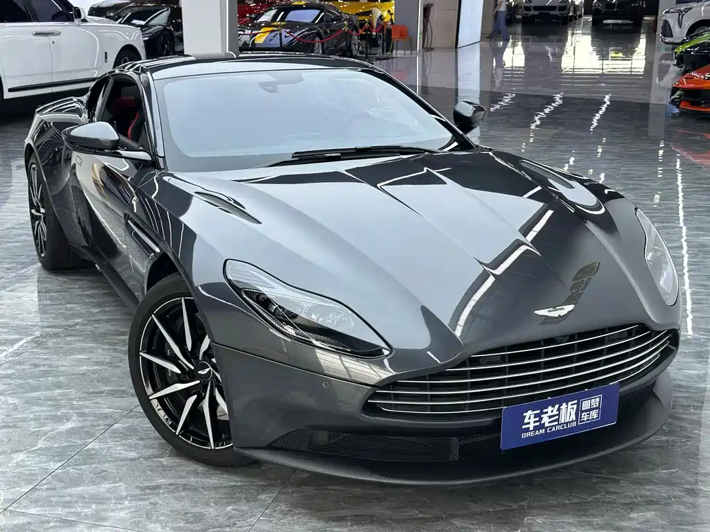 Aston Martin DB11 2023 — фото 9