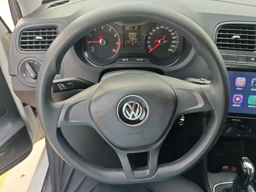 Volkswagen Polo 2016 — фото 11