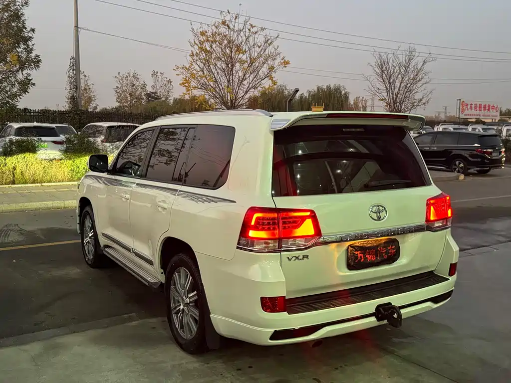 Toyota Land Cruiser 2017 — фото 4