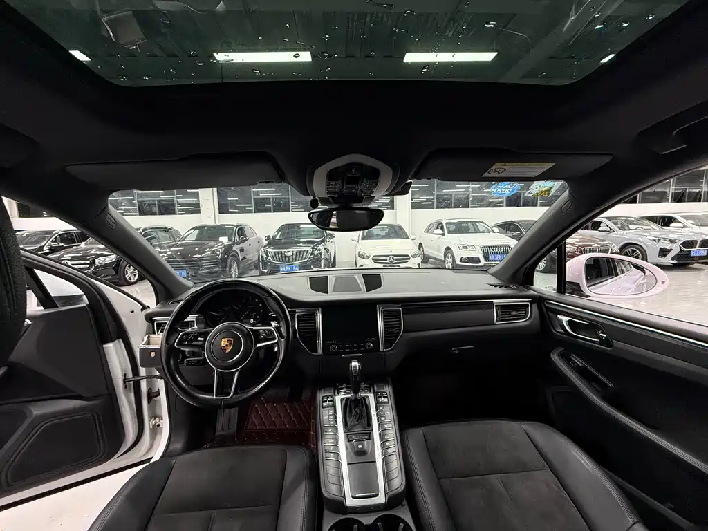 Porsche Macan 2018 — фото 9