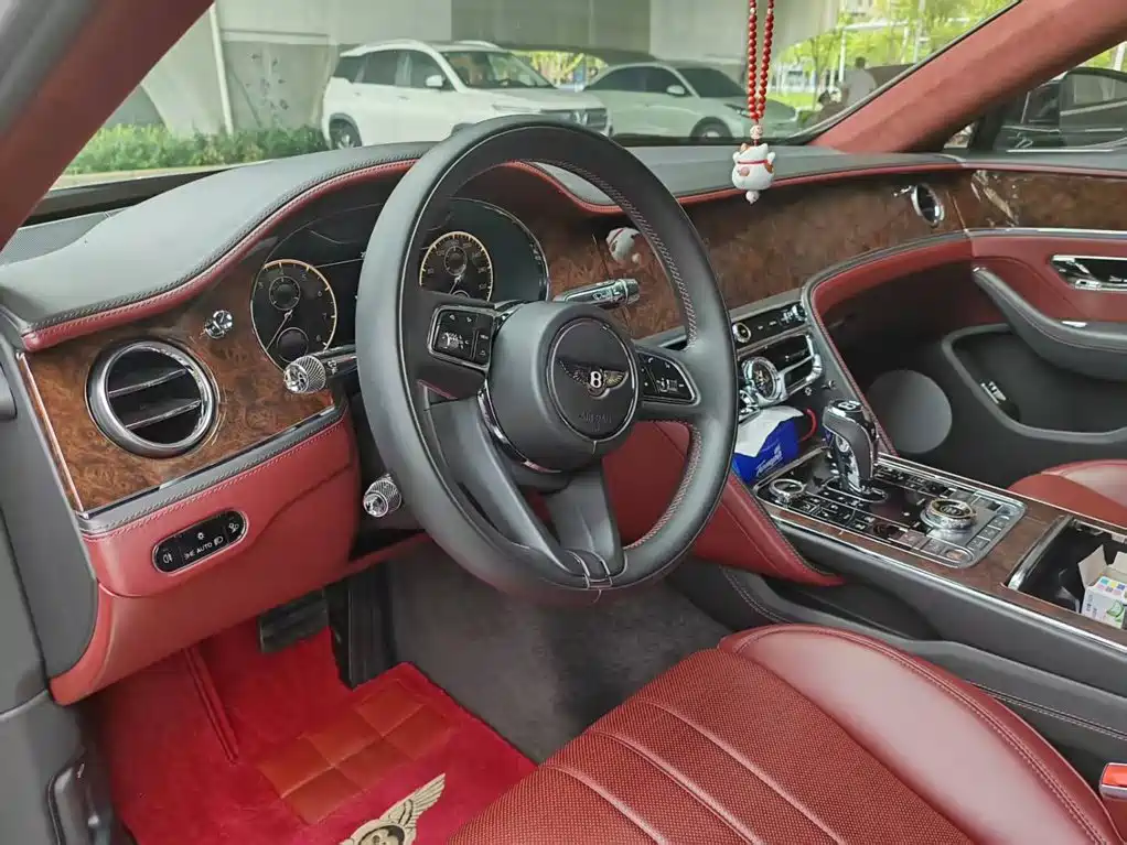 Bentley Flying Spur 2024 — фото 14
