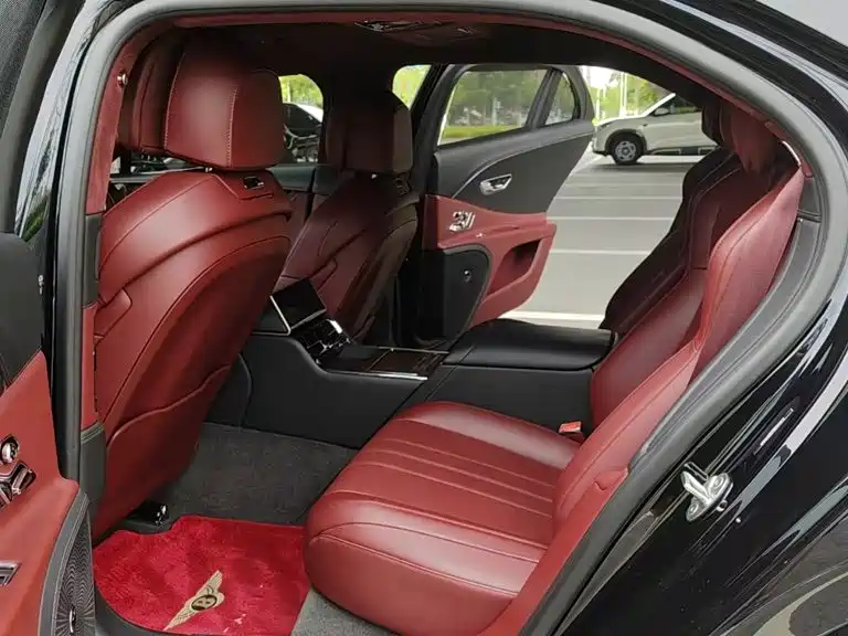 Bentley Flying Spur 2024 — фото 10