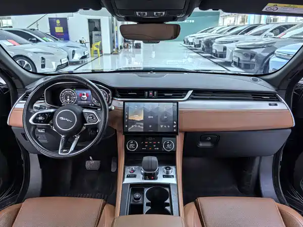 Jaguar F-PACE 2021