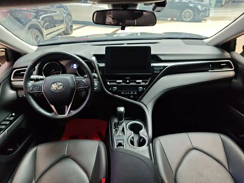 Toyota Camry 2023 — фото 10