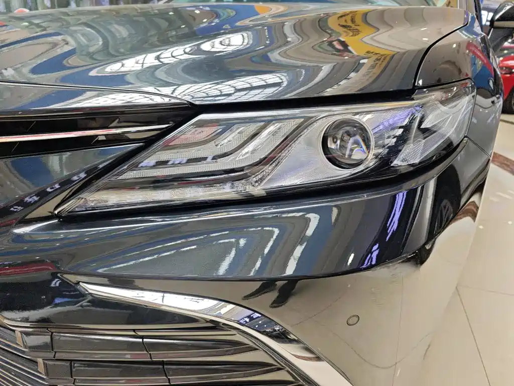 Toyota Camry 2023 — фото 24