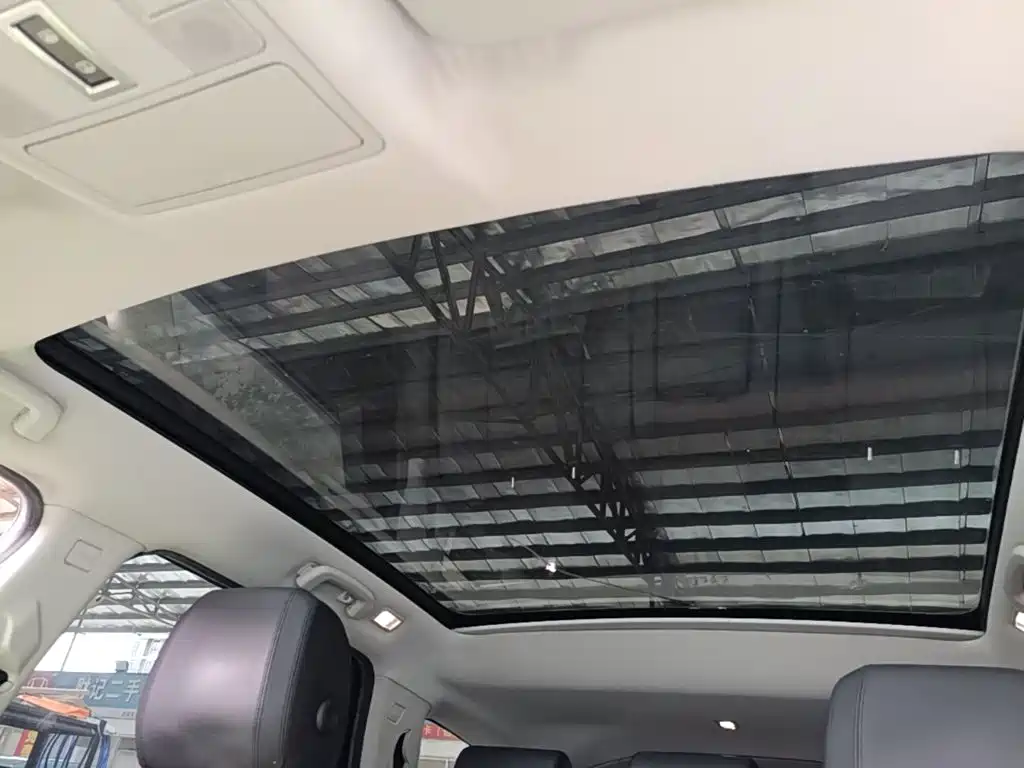 Land Rover Discovery Sport 2017 — фото 11
