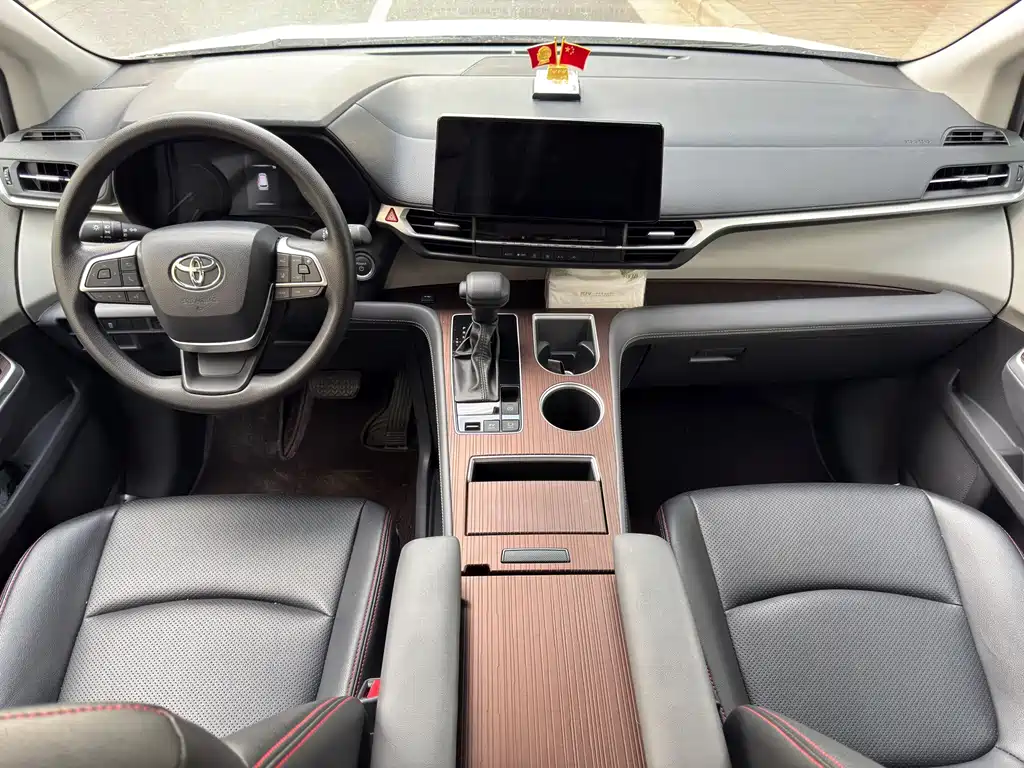 Toyota Sienna 2025