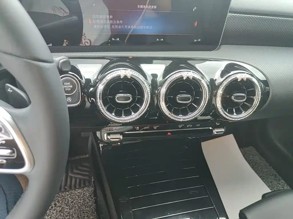 Mercedes-Benz A-Class 2020 — фото 13