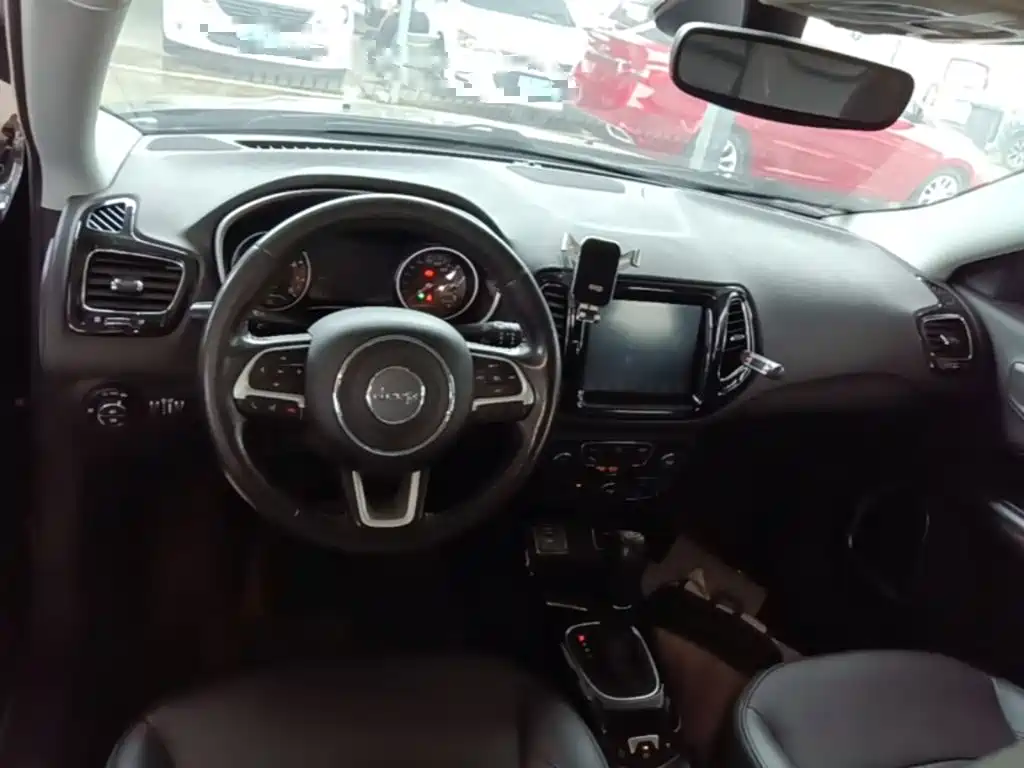 Jeep Compass 2019 — фото 10