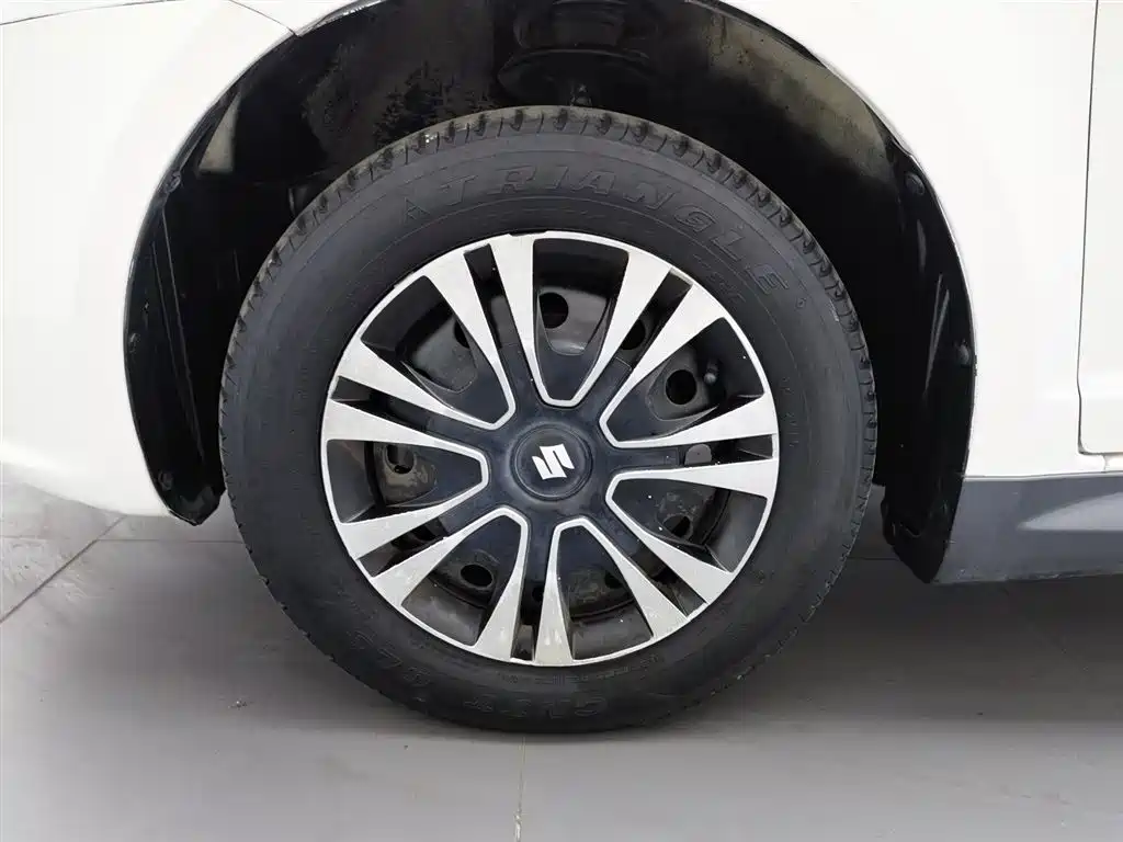 Suzuki Swift 2015 — фото 17
