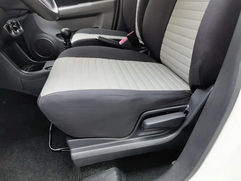 Suzuki Swift 2015 — фото 20