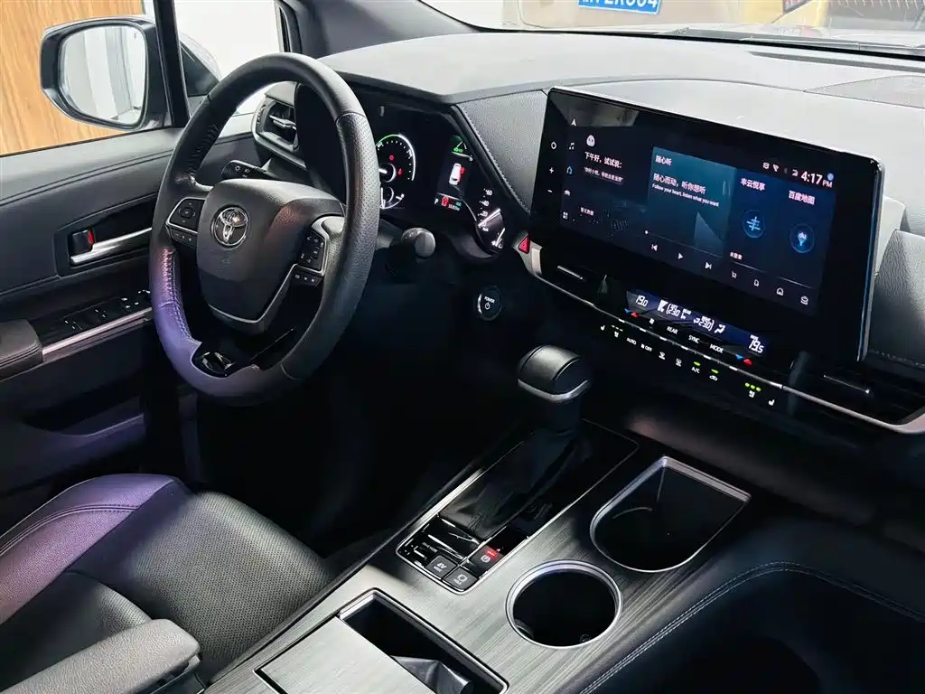 Toyota Sienna 2023 — фото 13