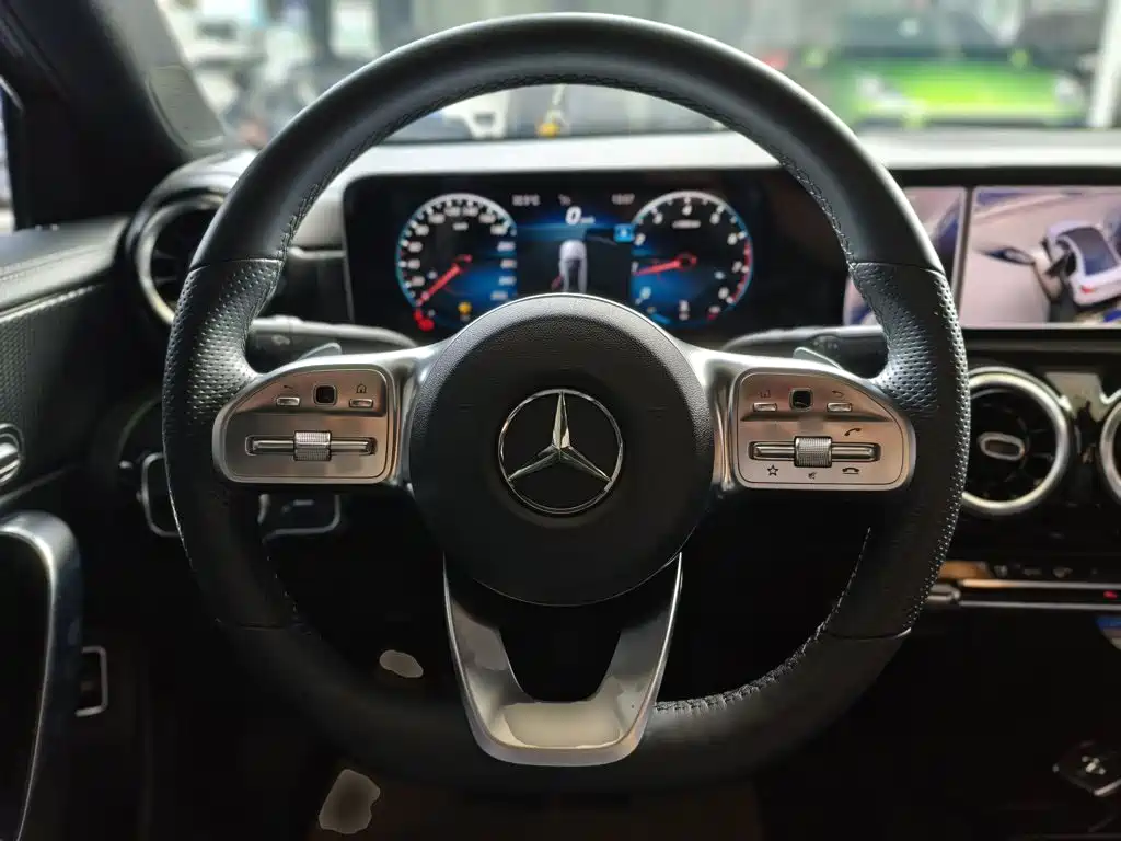Mercedes-Benz A-Class 2019 — фото 11