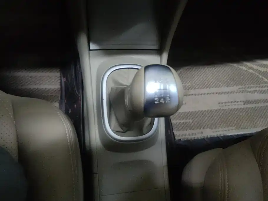 Nissan Sylphy 2015 — фото 16