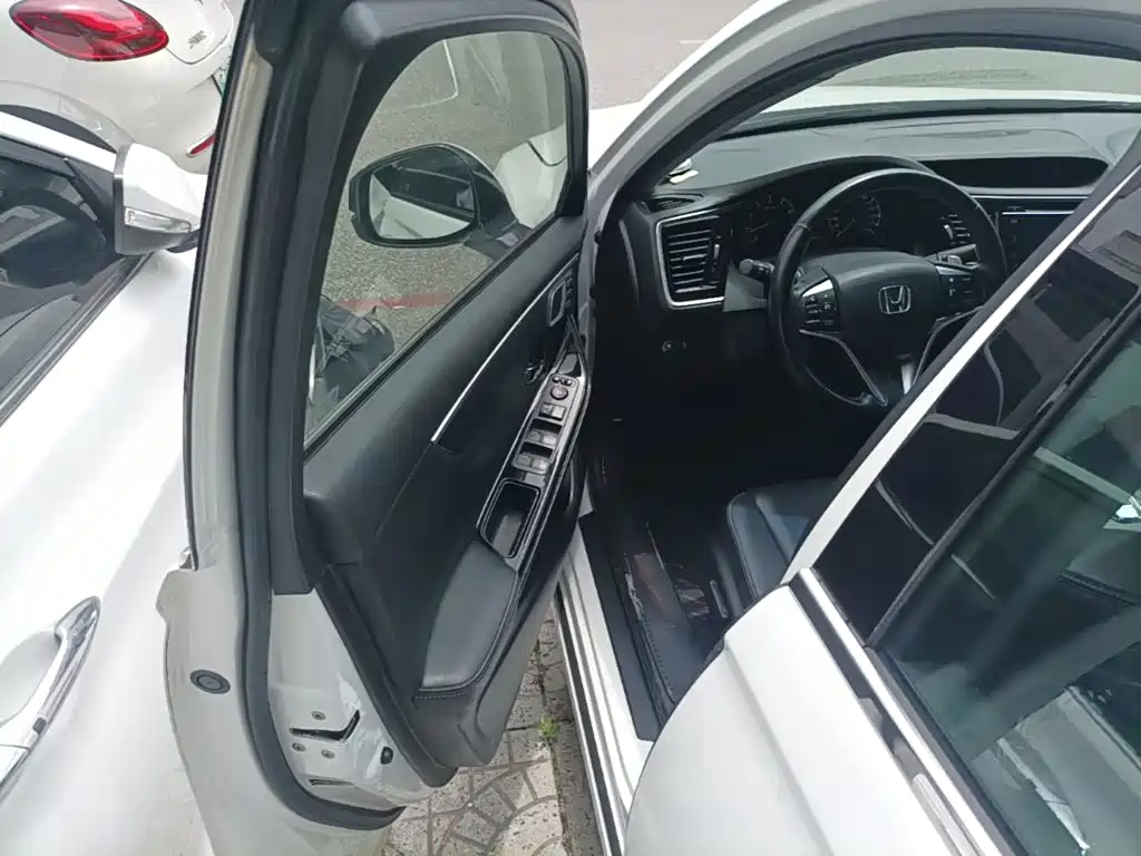 Honda Spirior 2016 — фото 16