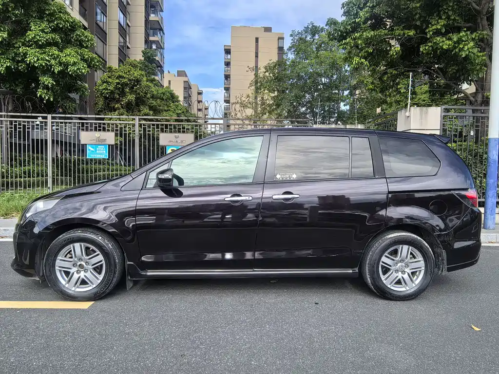 Mazda 8 2015