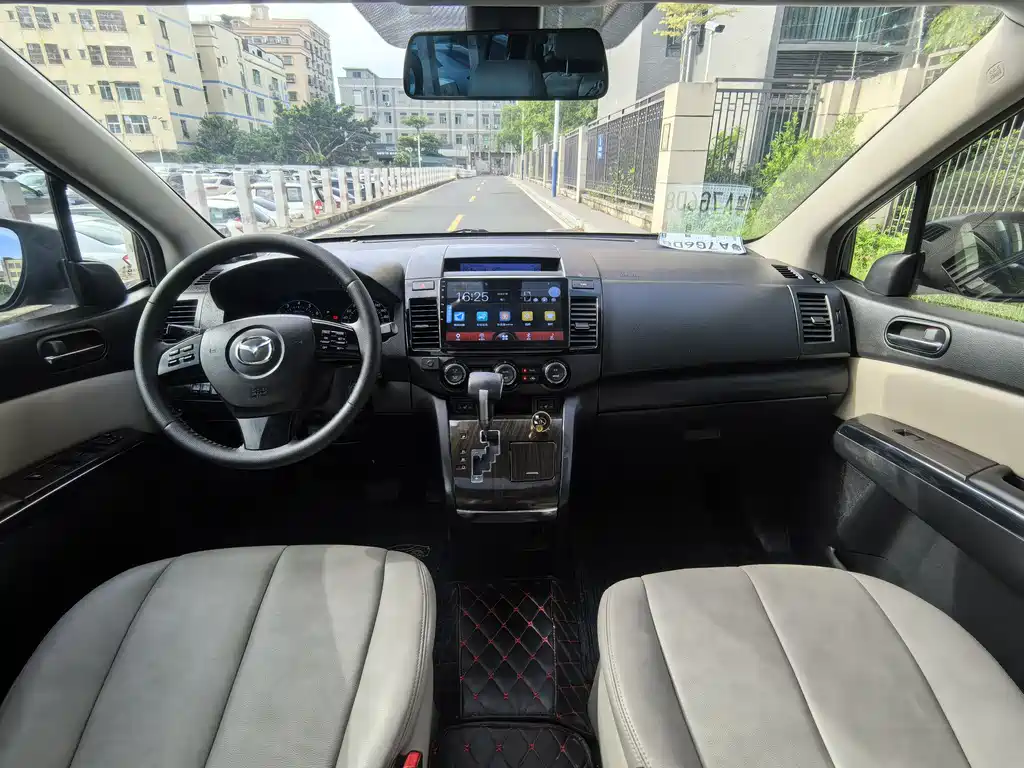 Mazda 8 2015 — фото 18