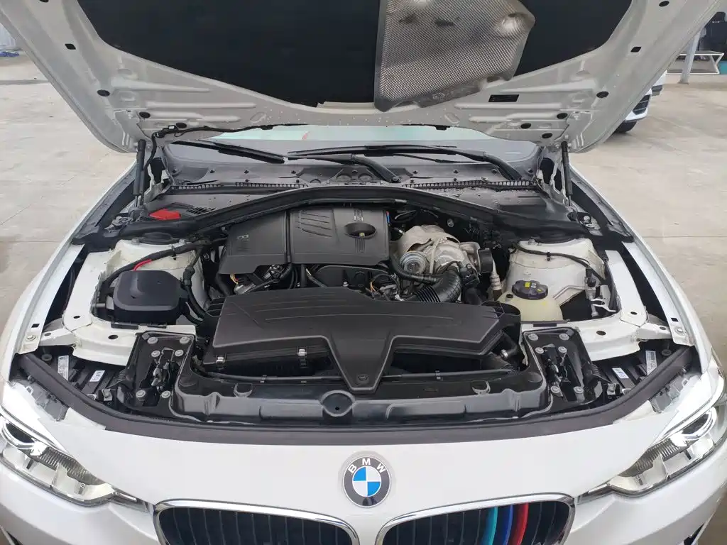 BMW 3 Series 2015 — фото 16
