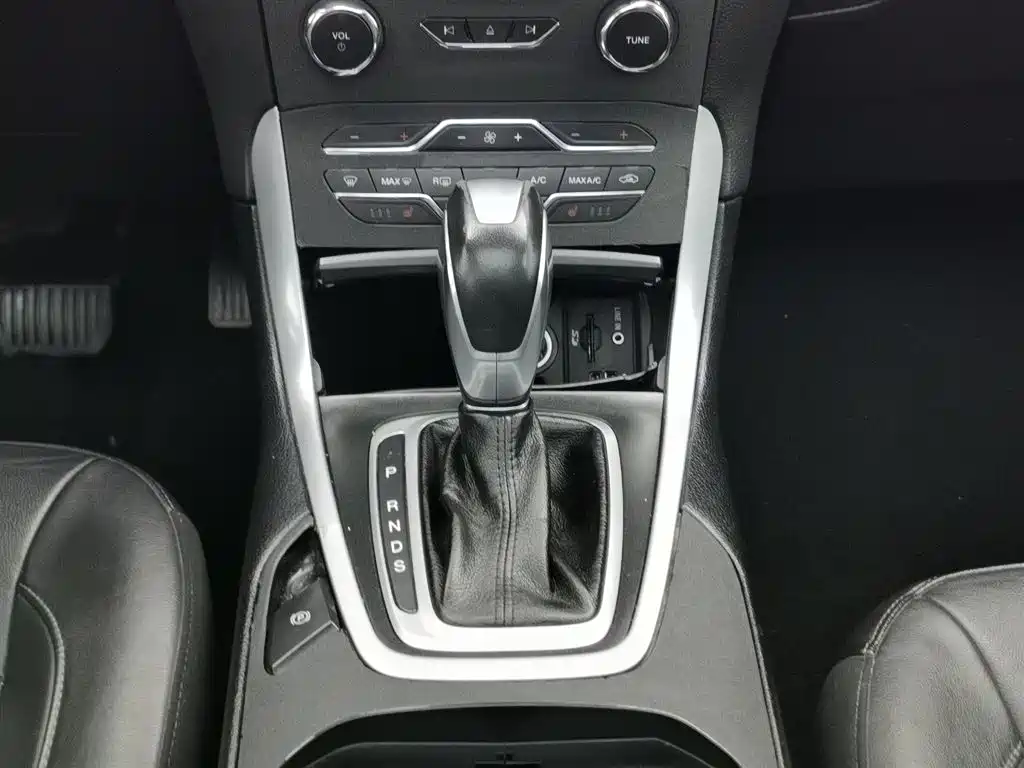 Ford Edge 2016 — фото 13