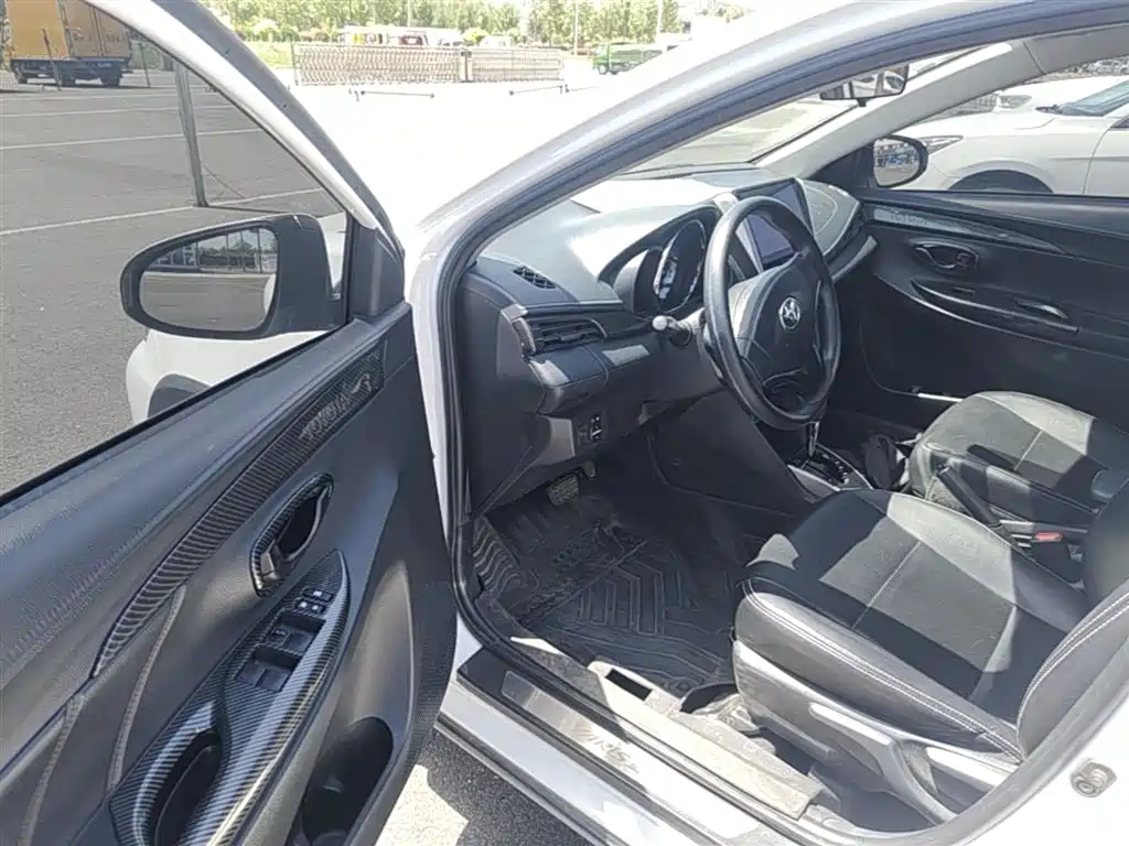 Toyota Yaris L 2021 — фото 14