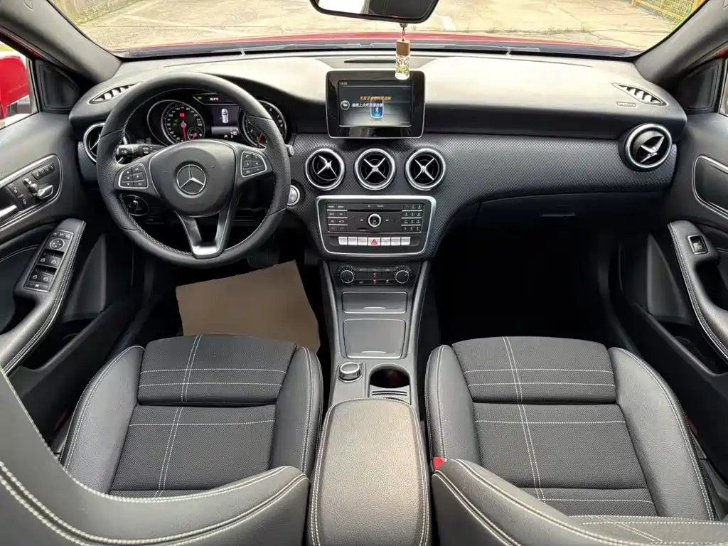 Mercedes-Benz A-Class 2017 — фото 10