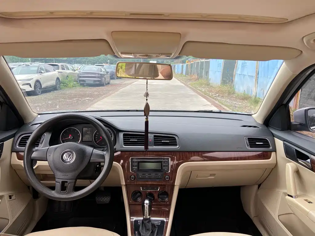 Volkswagen Lavida 2014
