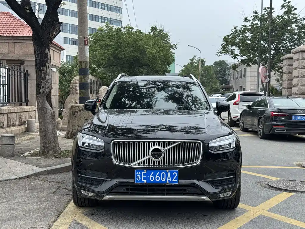 Volvo XC90 2018 — фото 11