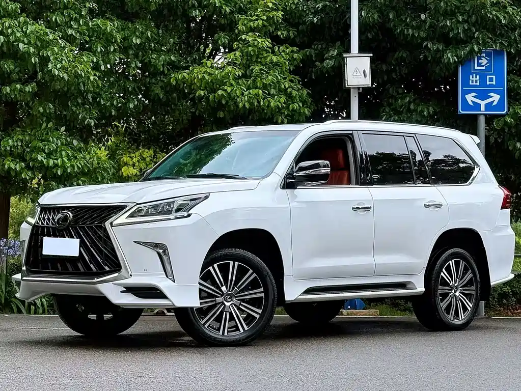 Lexus LX 2019 — фото 1