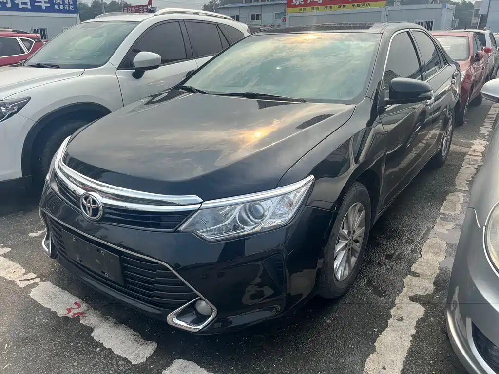 Toyota Camry 2017 — фото 1