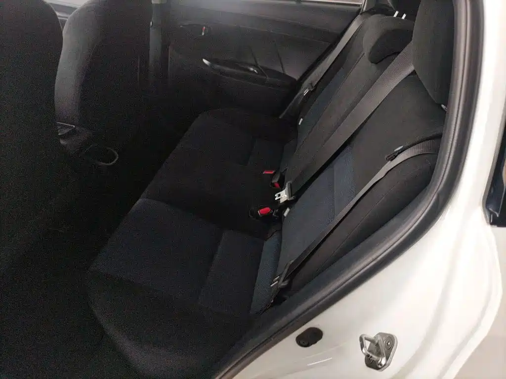 Toyota Yaris L 2019 — фото 13