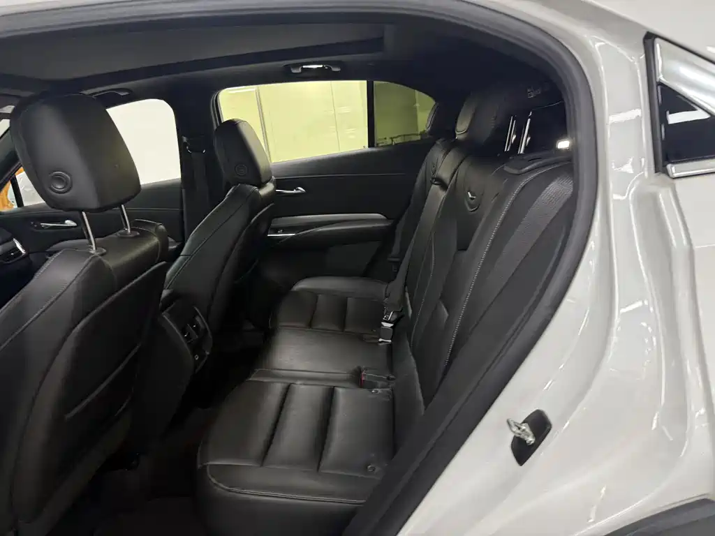 Cadillac XT4 2019 — фото 15