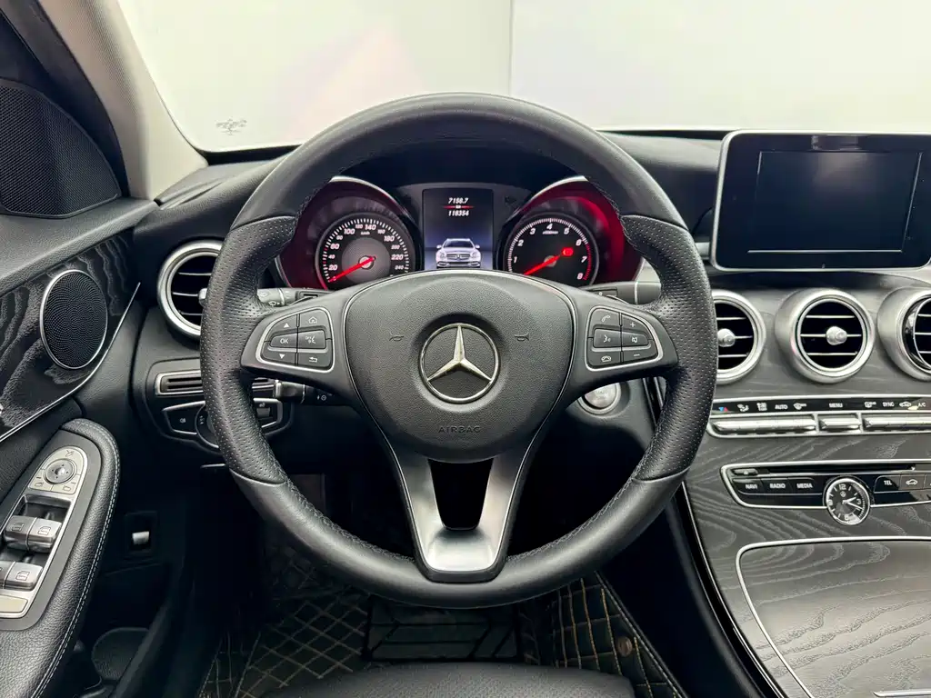 Mercedes-Benz C-Class 2018 — фото 16
