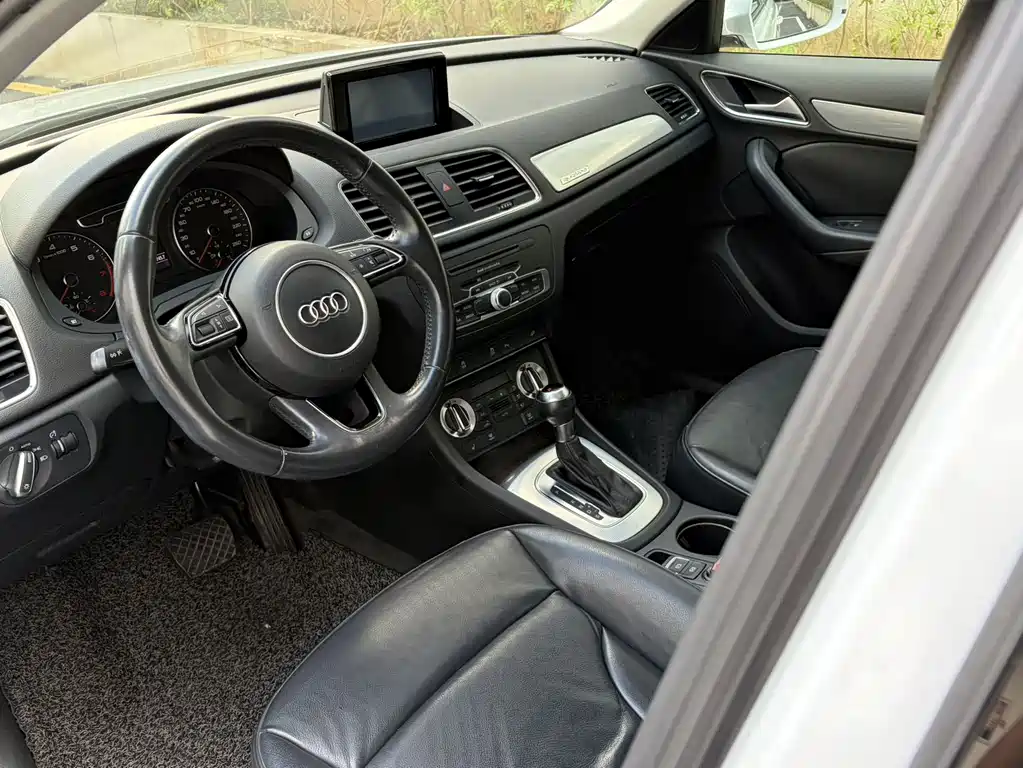 Audi Q3 2014 — фото 8