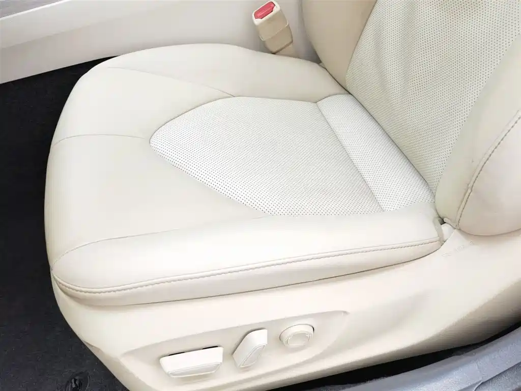 Toyota Camry 2019 — фото 20