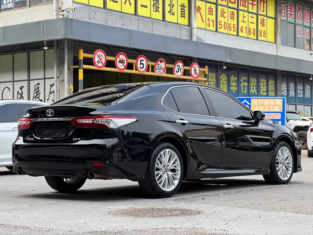 Toyota Camry 2019 — фото 8