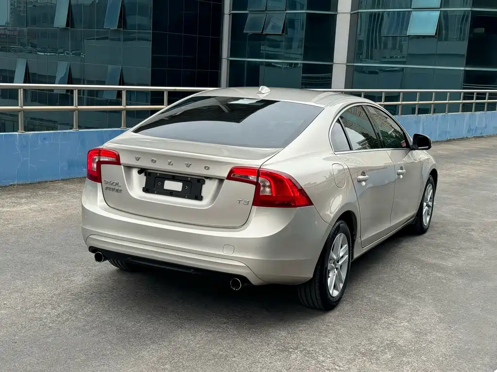 Volvo S60 2017 — фото 6